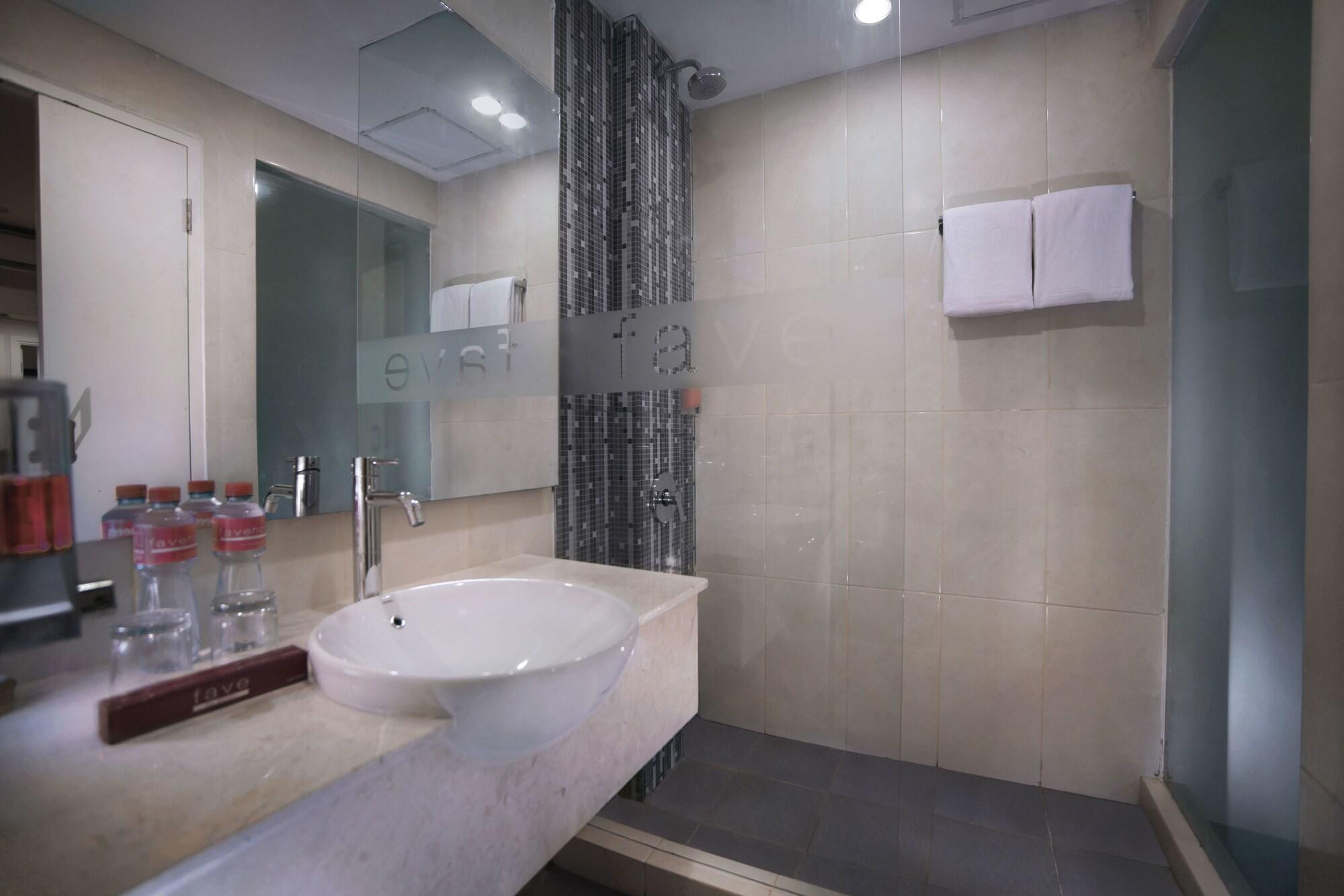Favehotel Graha Agung Surabaya Luaran gambar